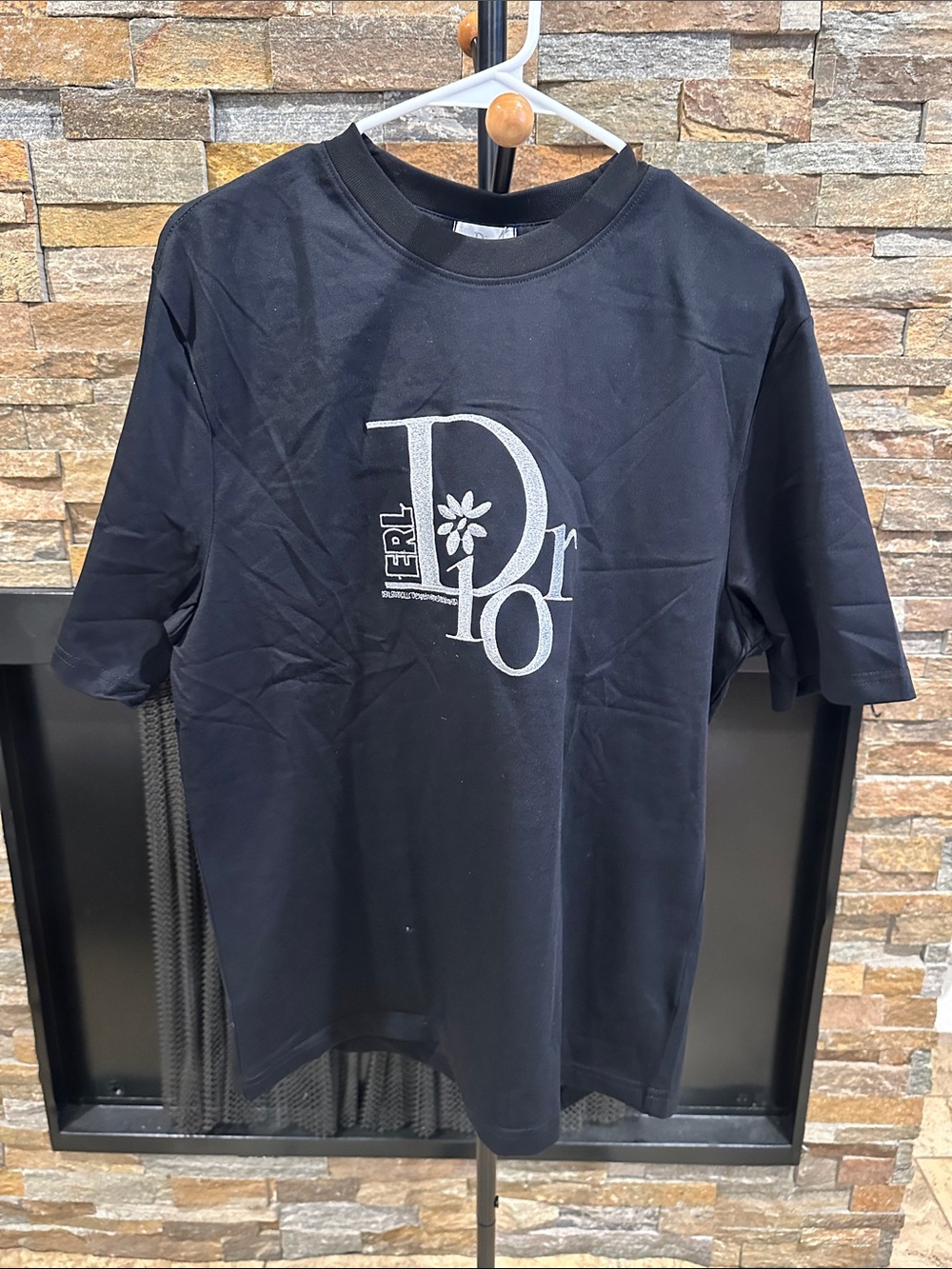 Women’s Black Short-Sleeve Tee size M
